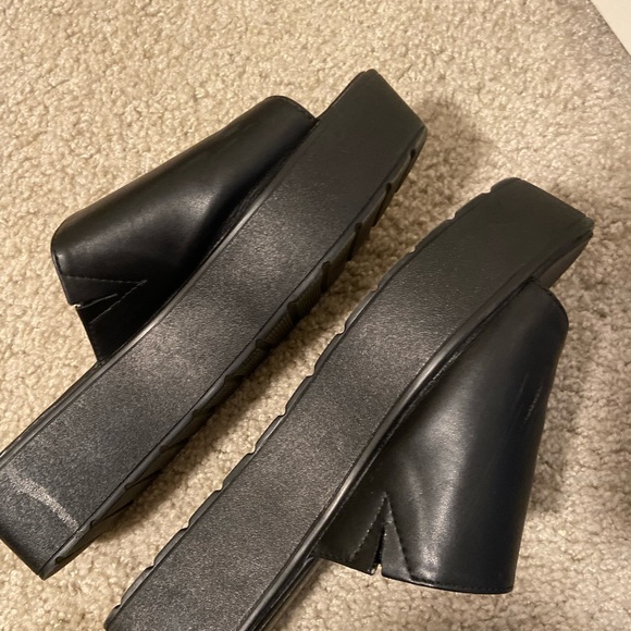 Platforms - Picture 3 of 3